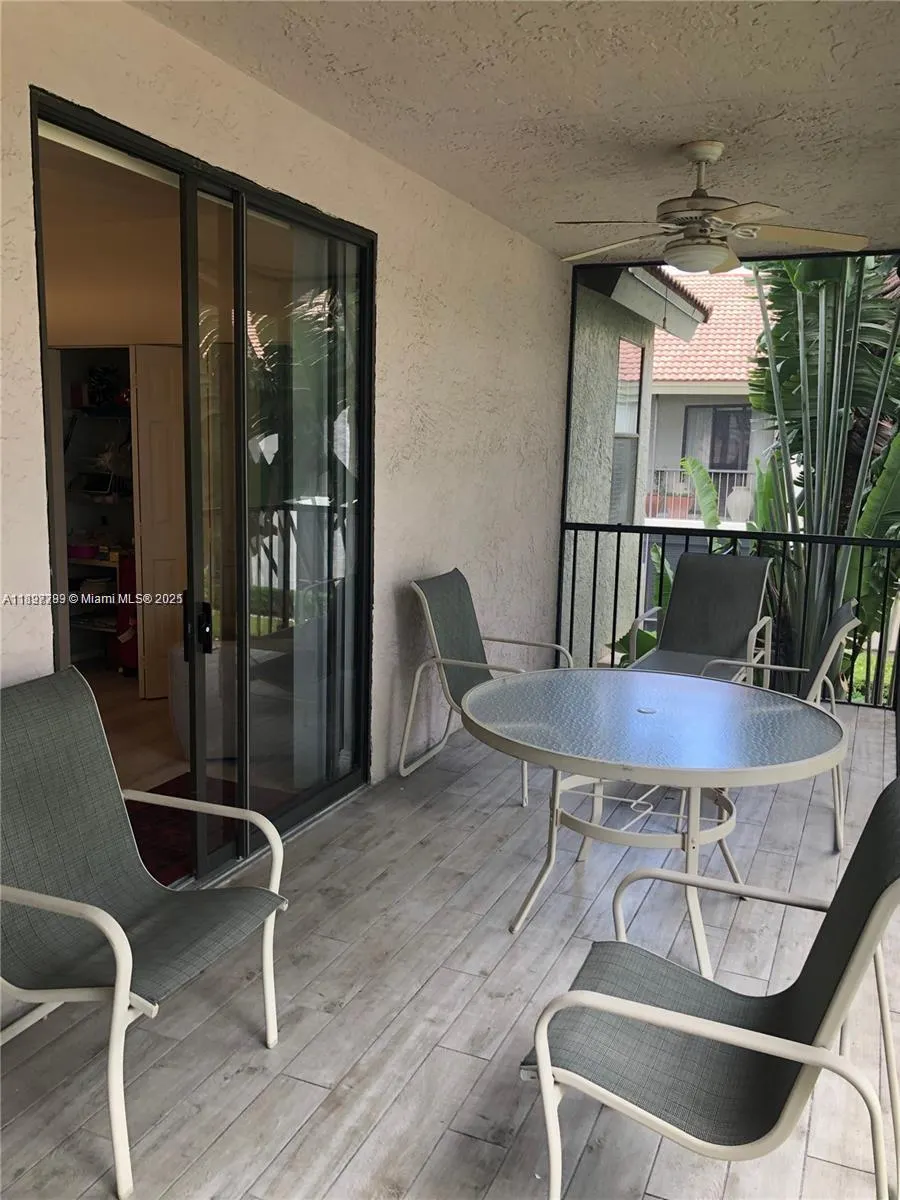 5800 Coach House Cir, #E