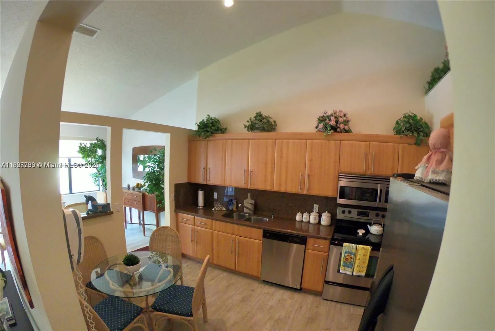 5800 Coach House Cir, #E