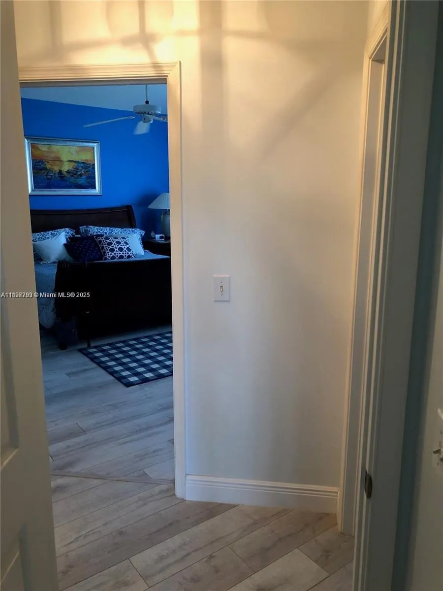5800 Coach House Cir, #E