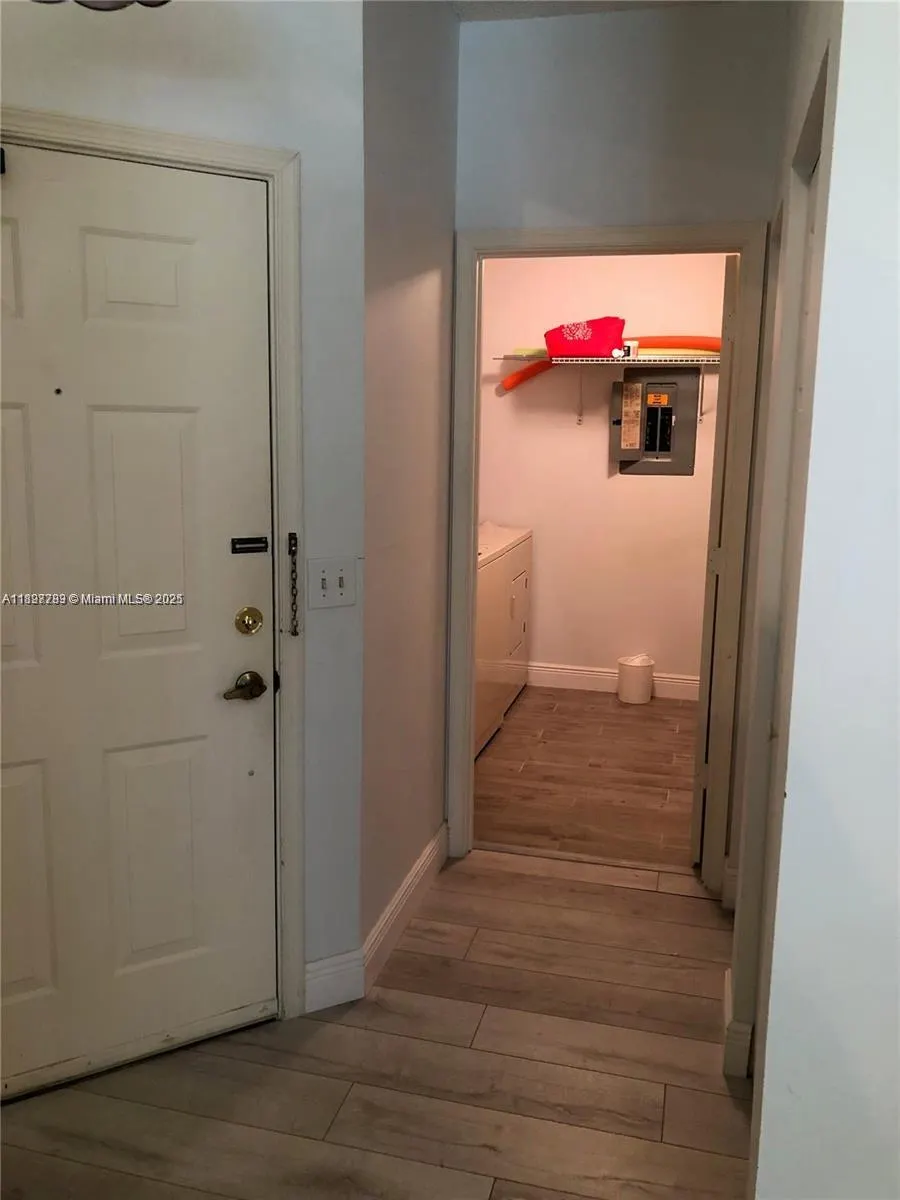 5800 Coach House Cir, #E