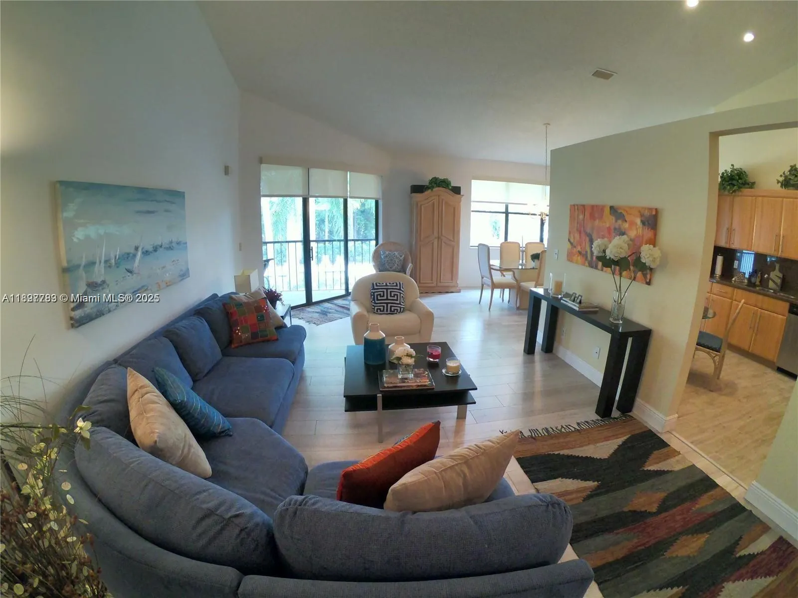 5800 Coach House Cir, #E