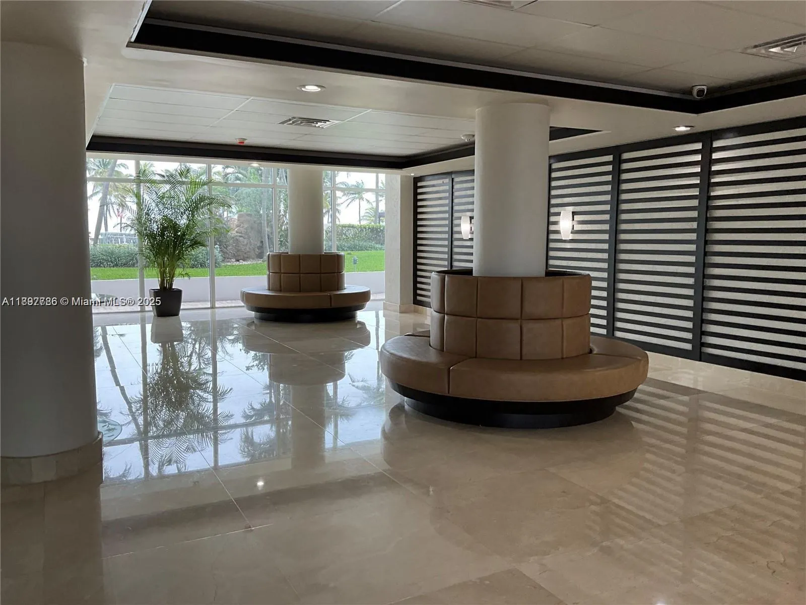 5005 Collins Ave, #1523