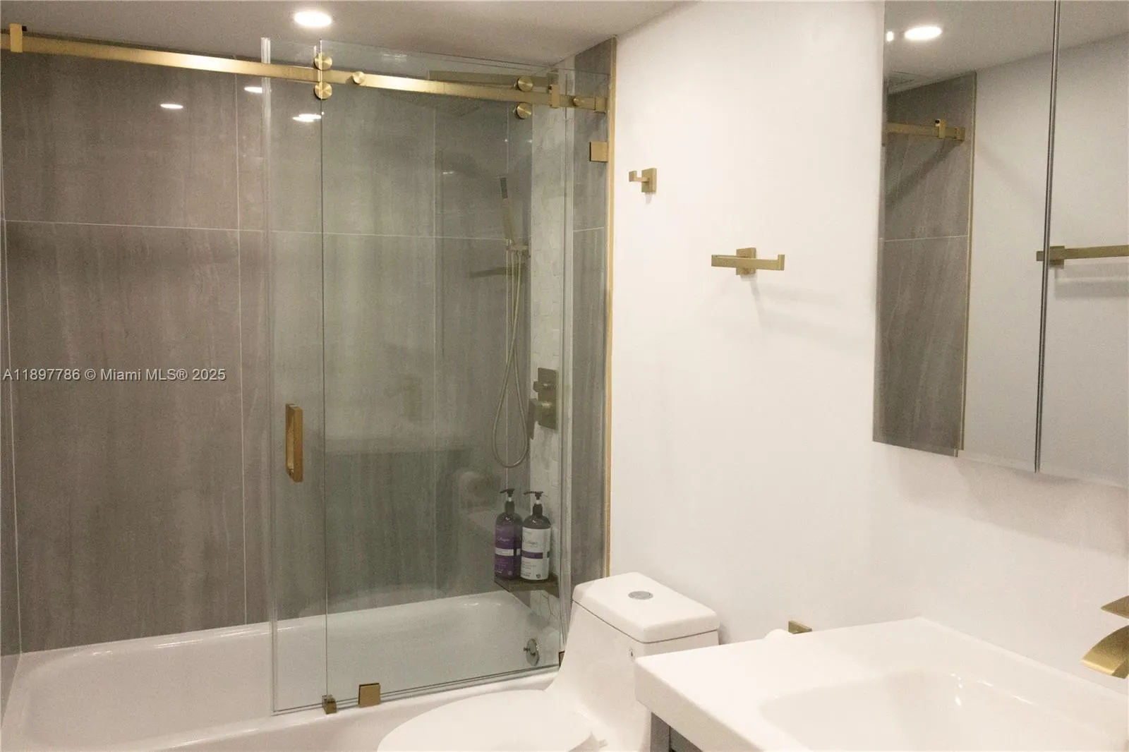5005 Collins Ave, #1523