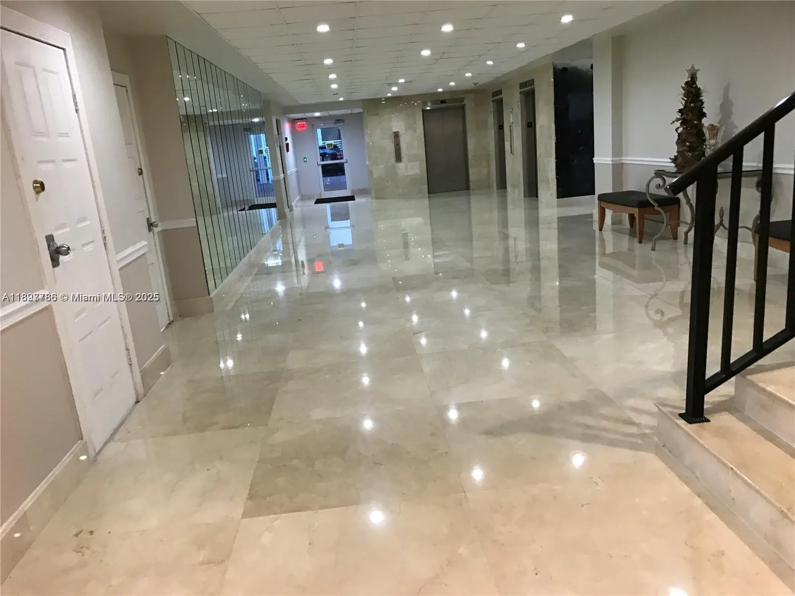 5005 Collins Ave, #1523