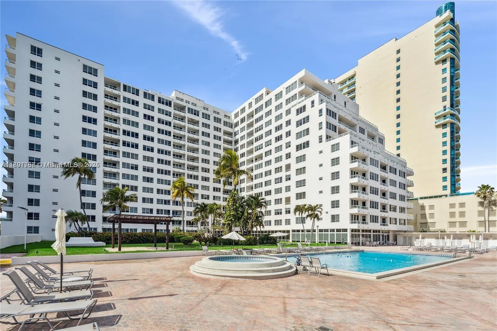 5005 Collins Ave, #1523