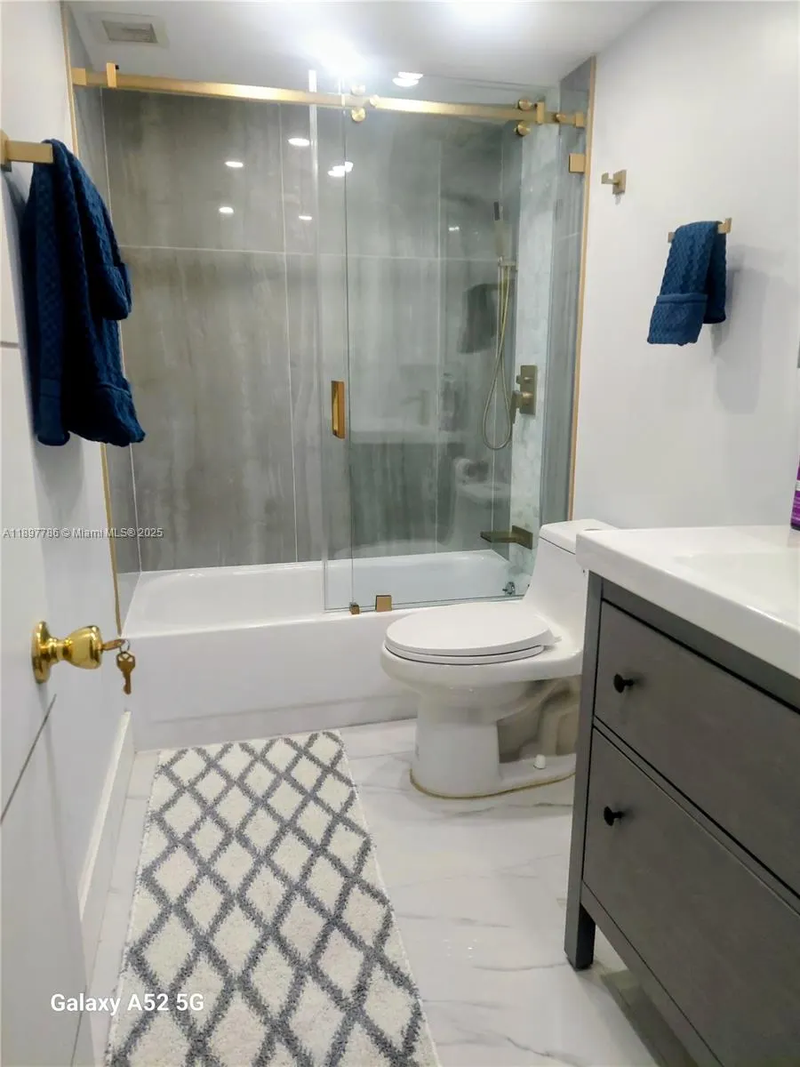 5005 Collins Ave, #1523
