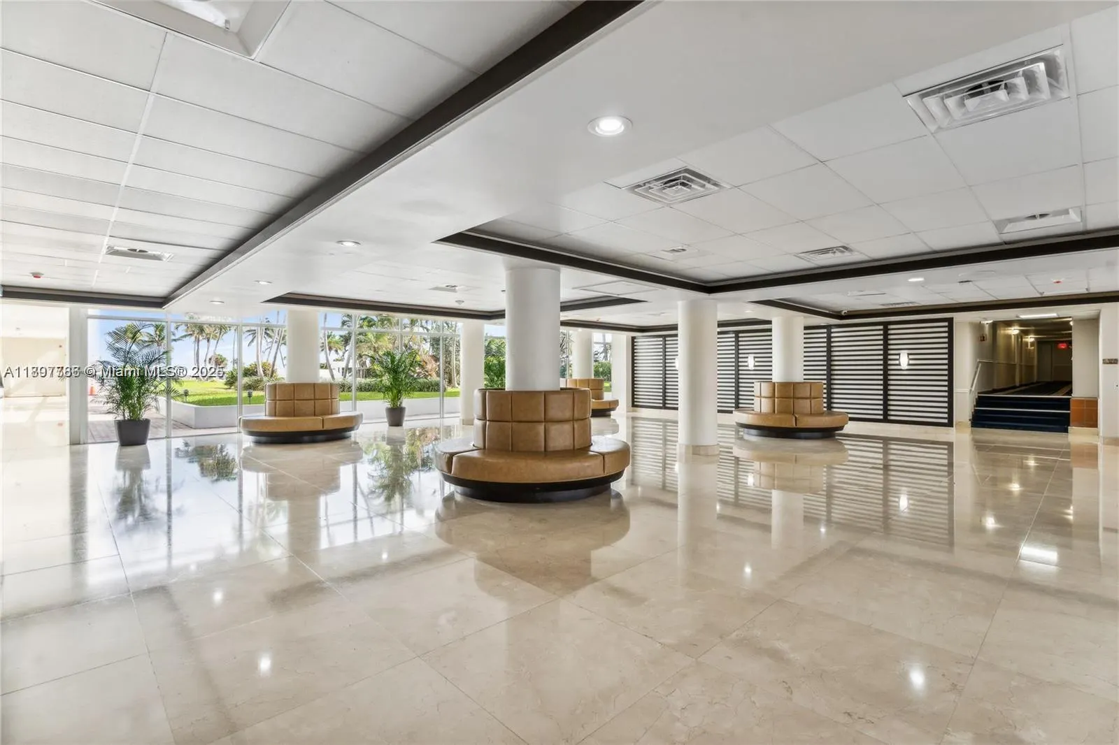 5005 Collins Ave, #1523