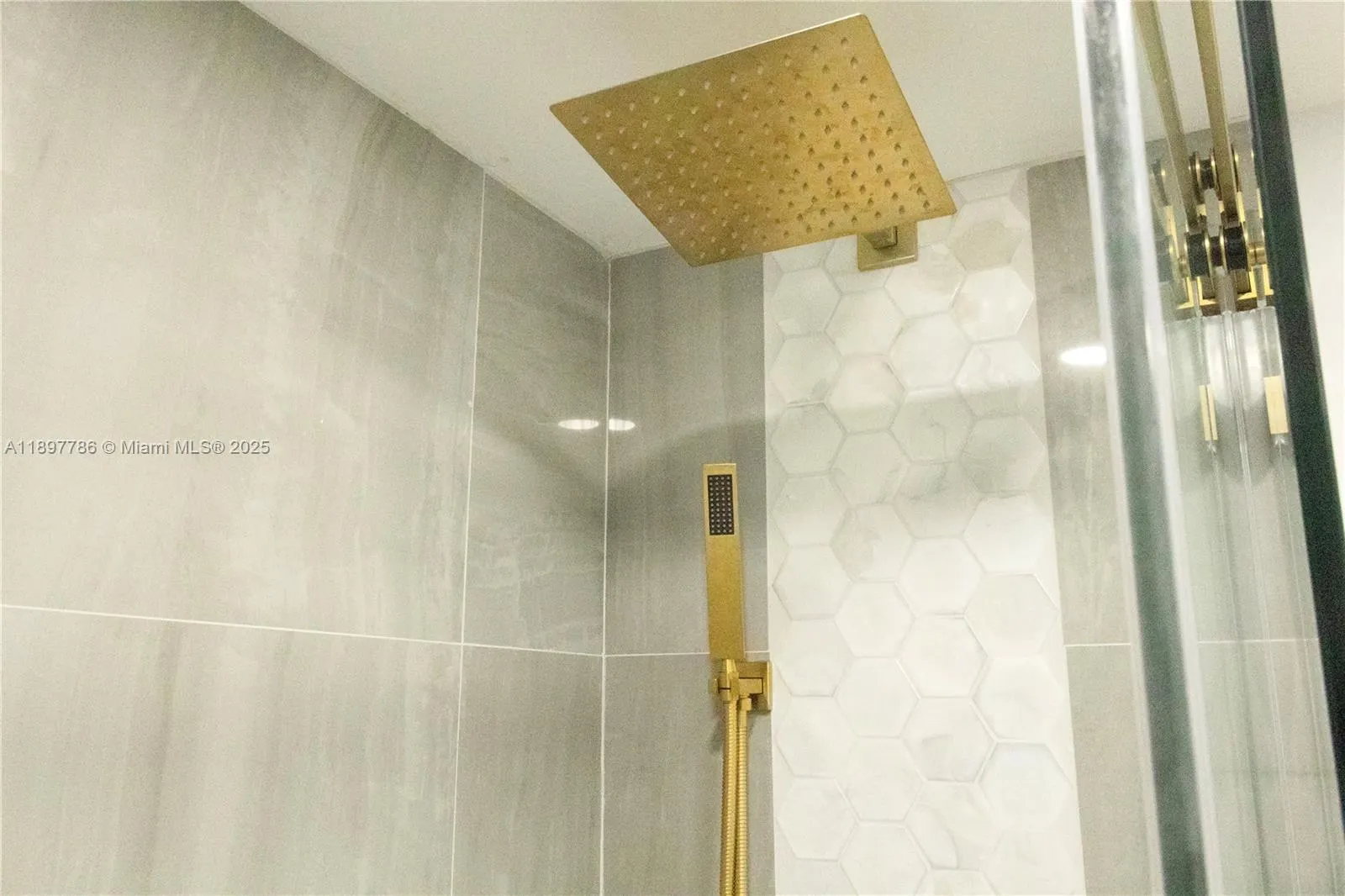 5005 Collins Ave, #1523
