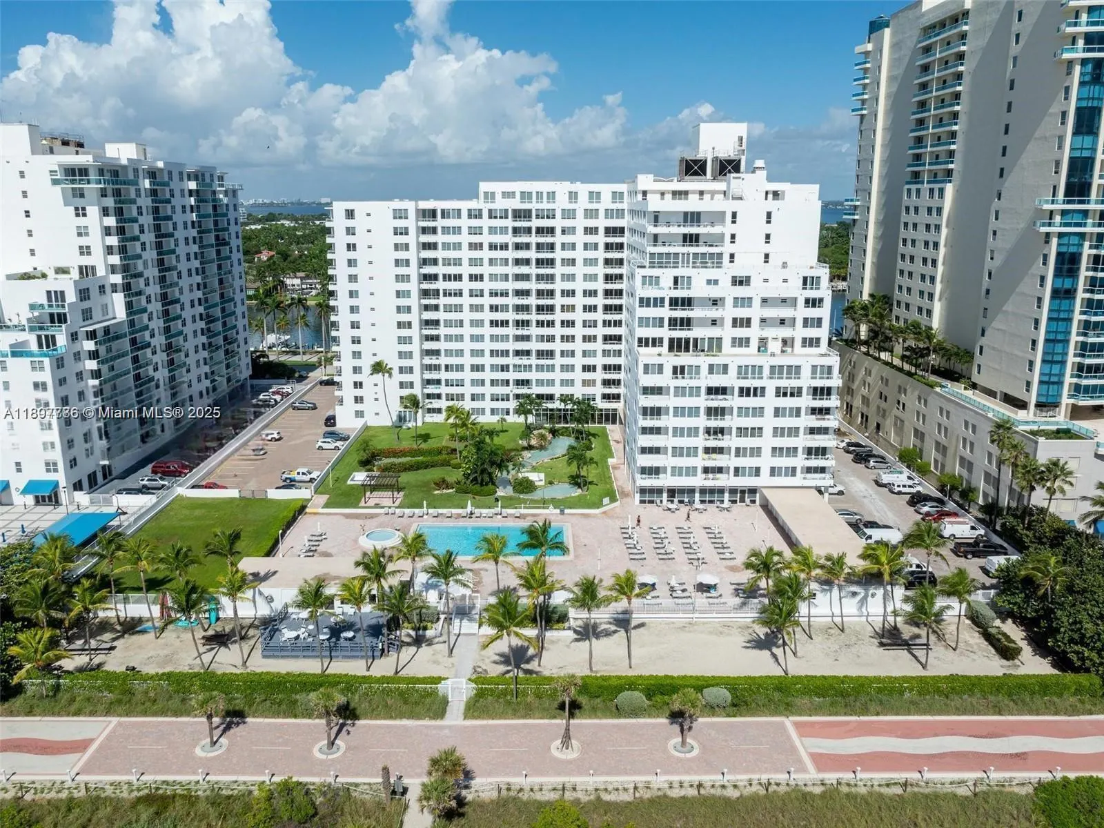 5005 Collins Ave, #1523