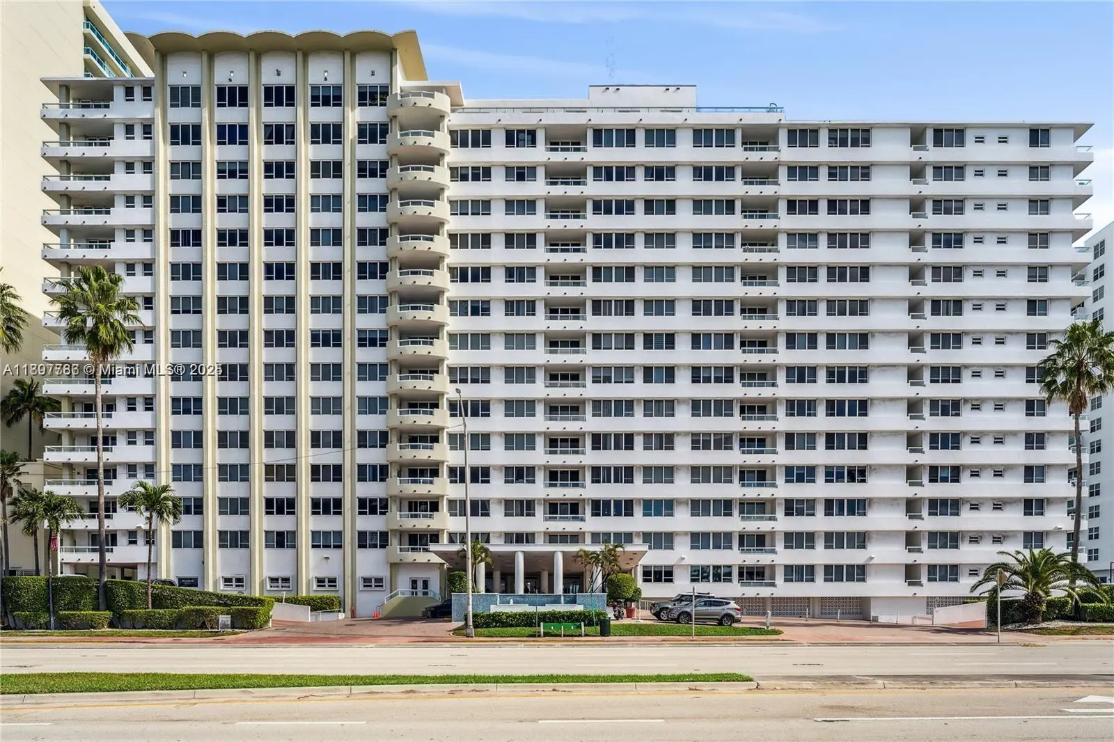 5005 Collins Ave, #1523