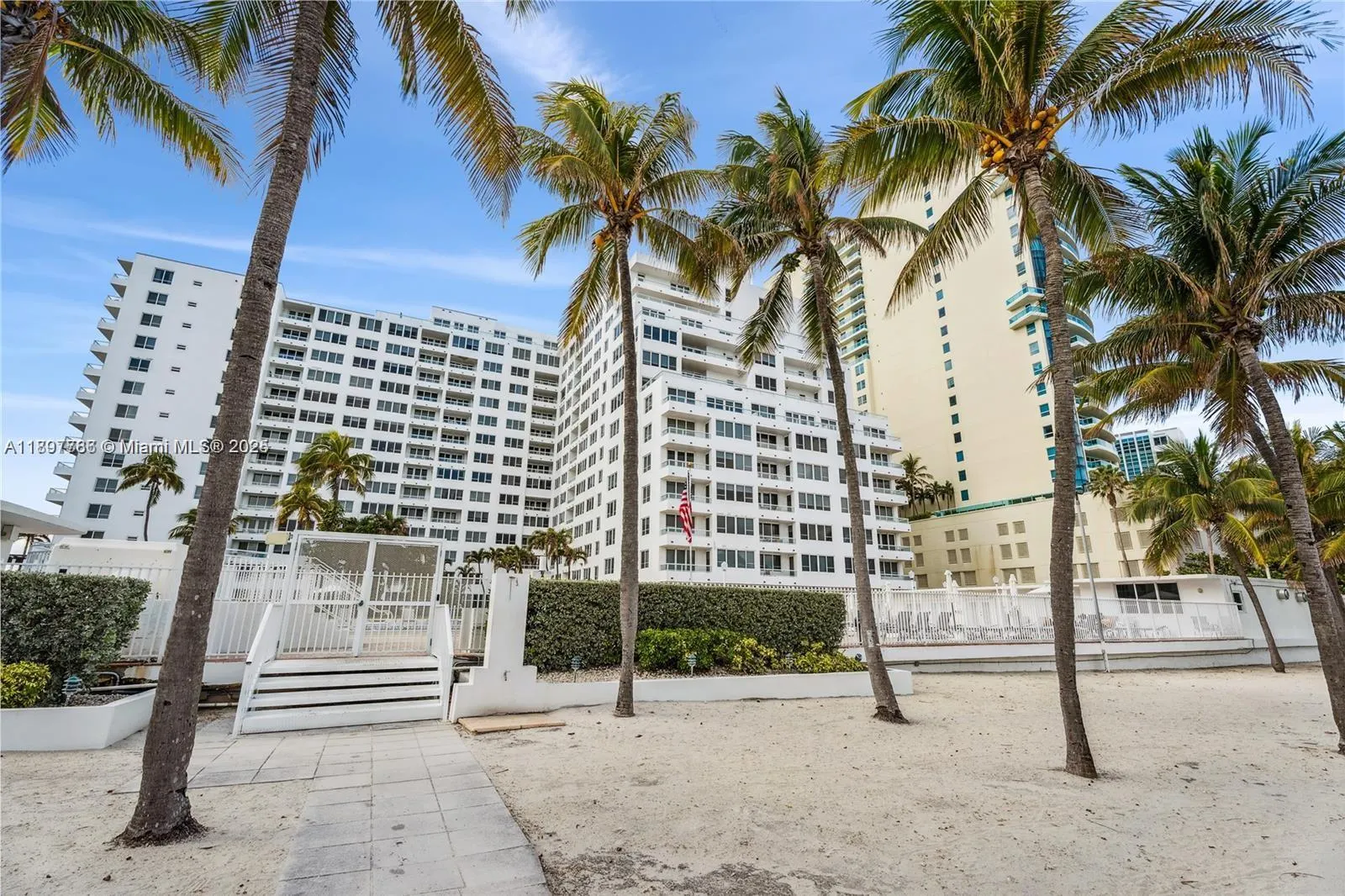5005 Collins Ave, #1523