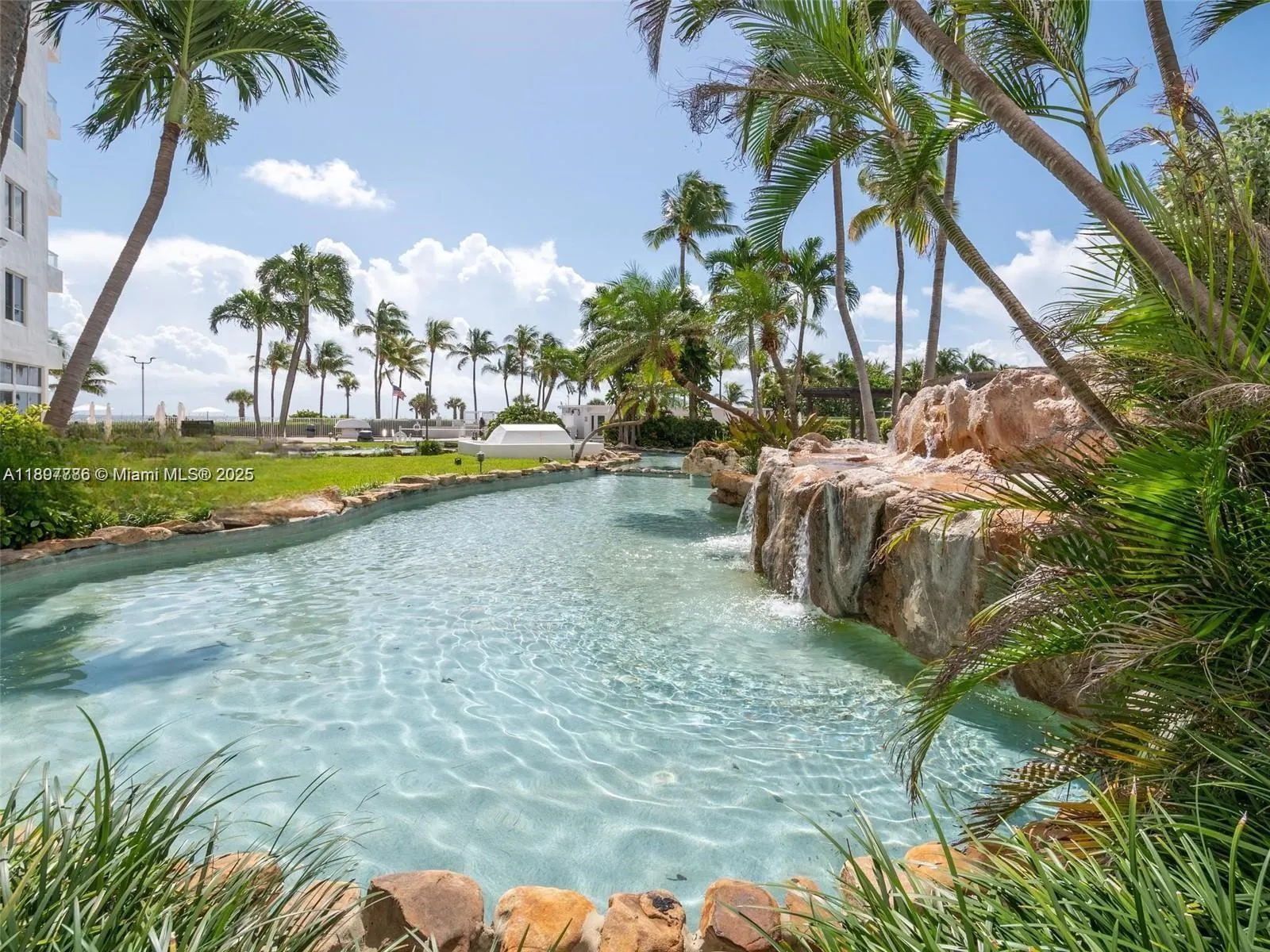 5005 Collins Ave, #1523