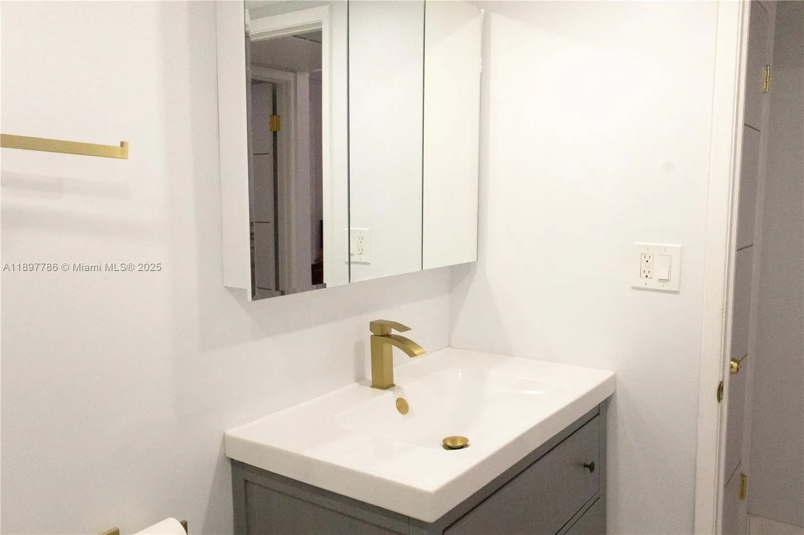 5005 Collins Ave, #1523