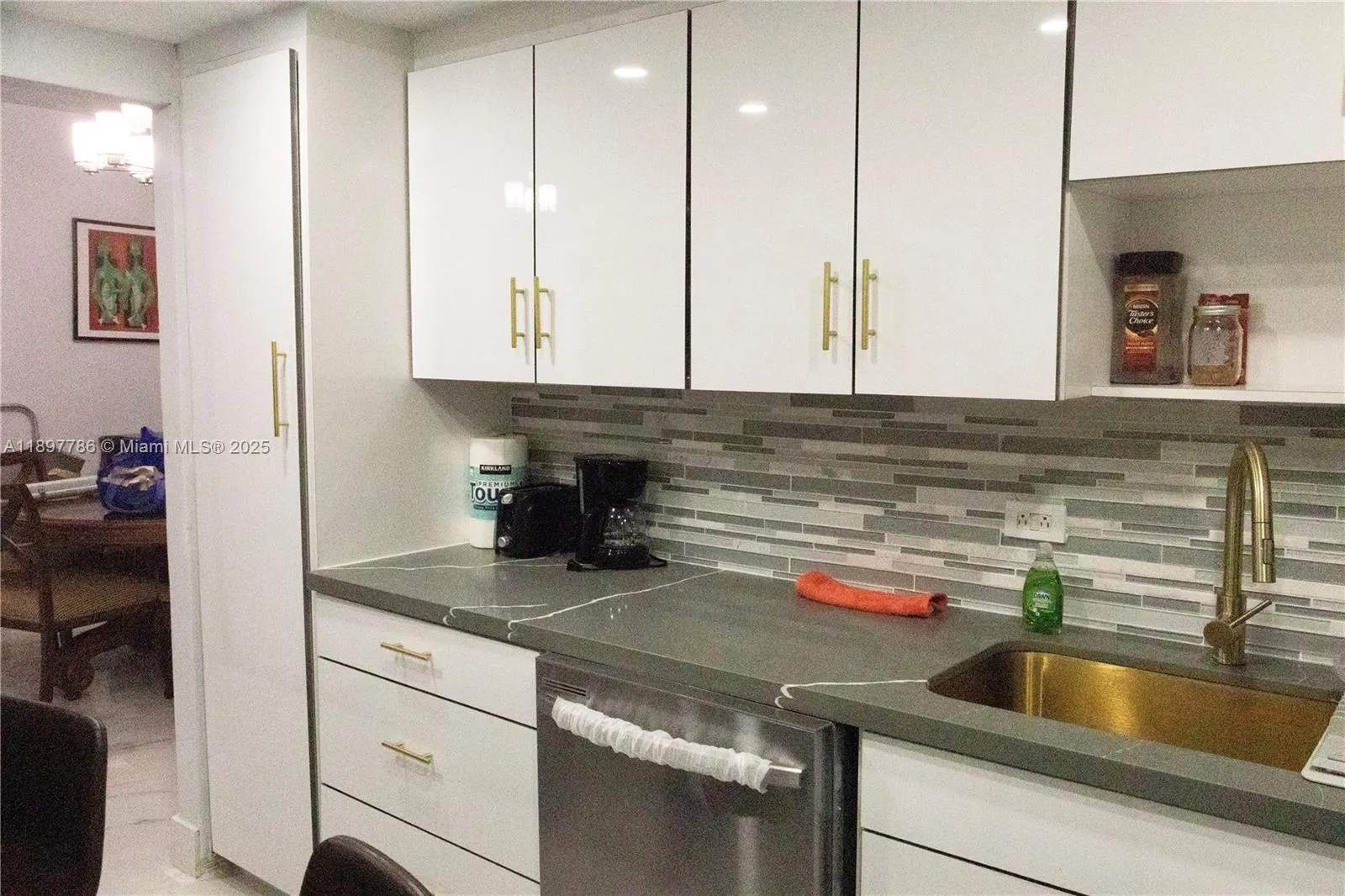 5005 Collins Ave, #1523