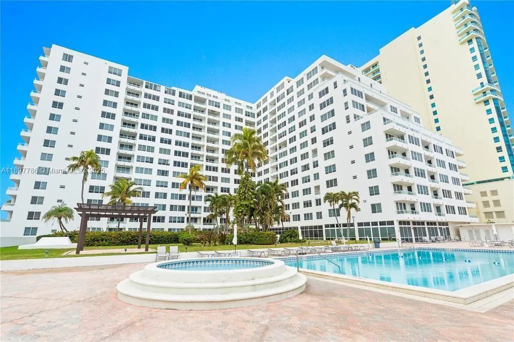 5005 Collins Ave, #1523
