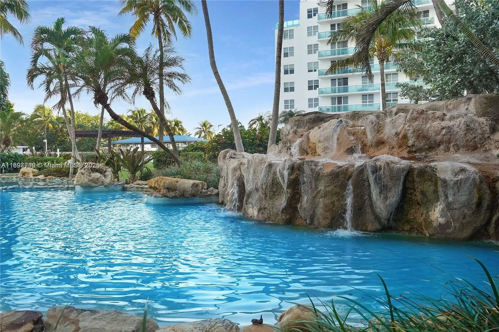 5005 Collins Ave, #1523