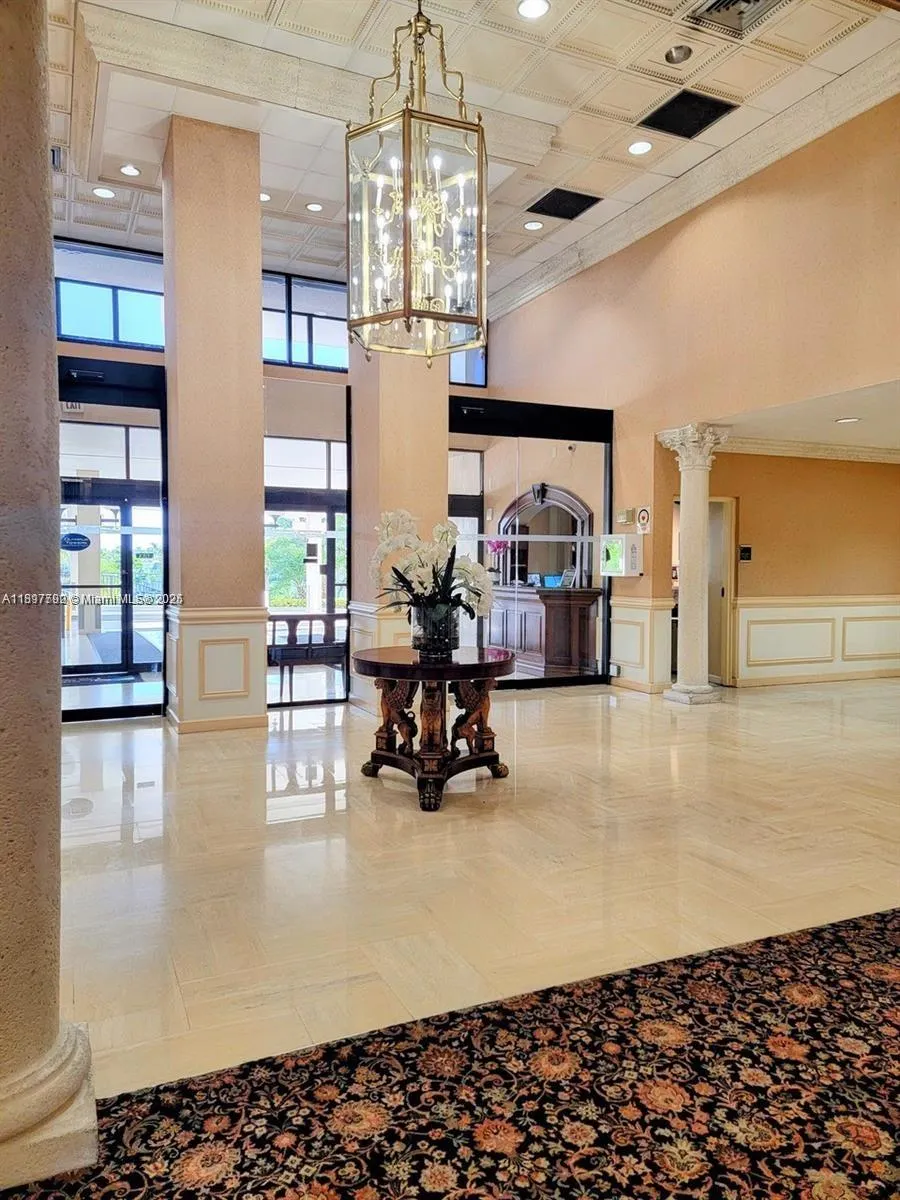 2500 Parkview Dr, #1111