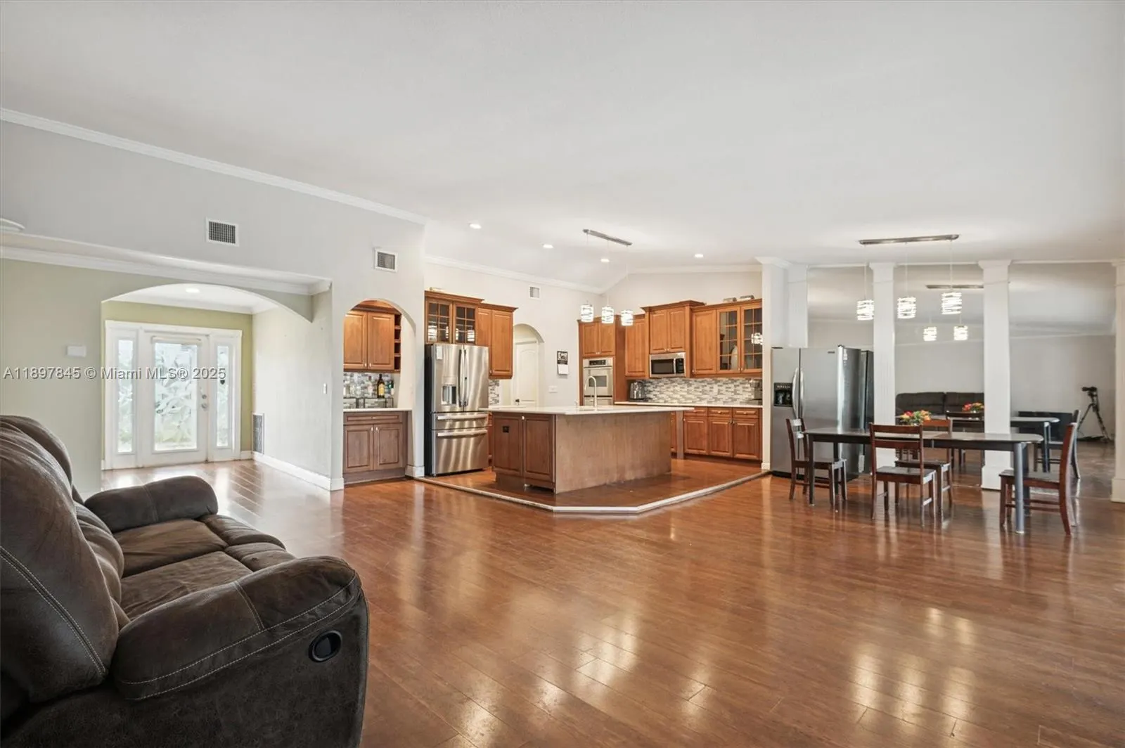 8271 Cassia Ter