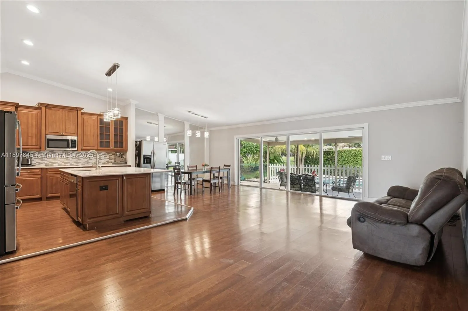 8271 Cassia Ter