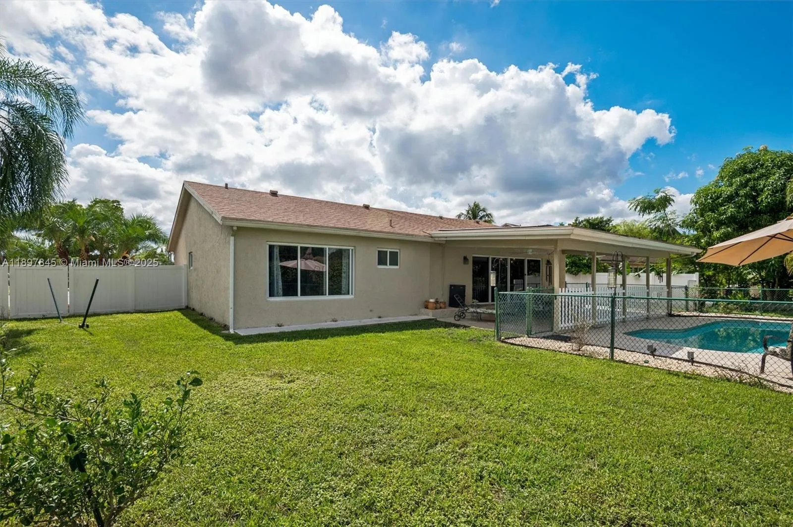 8271 Cassia Ter