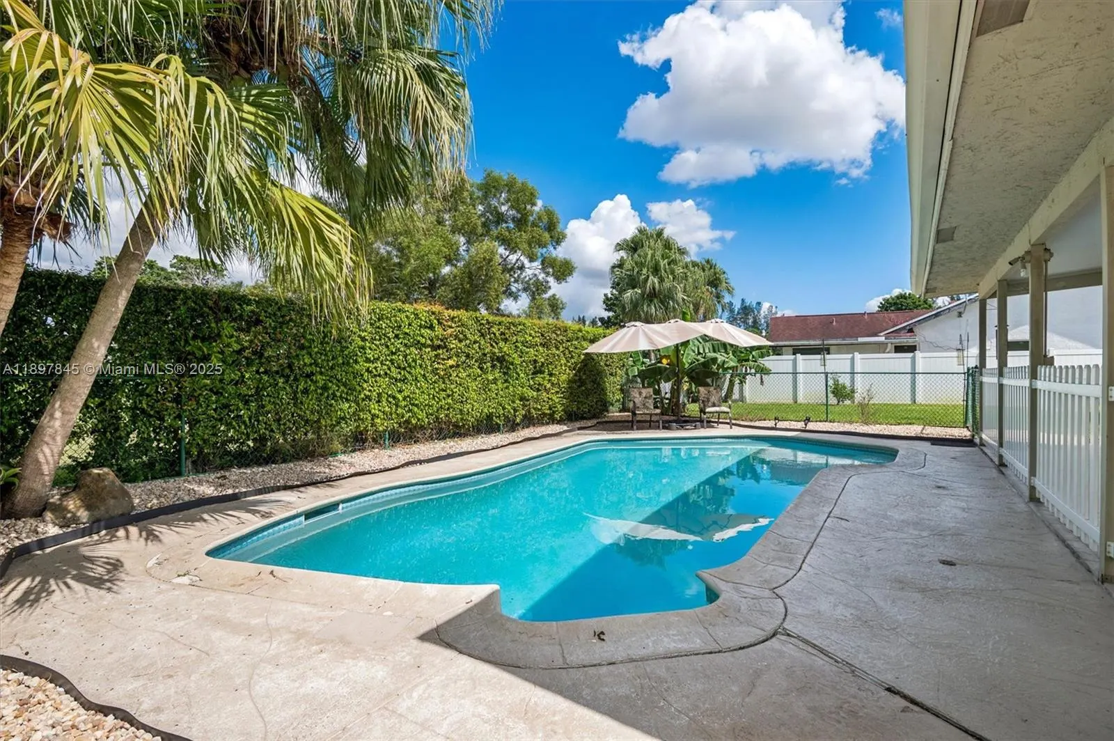 8271 Cassia Ter