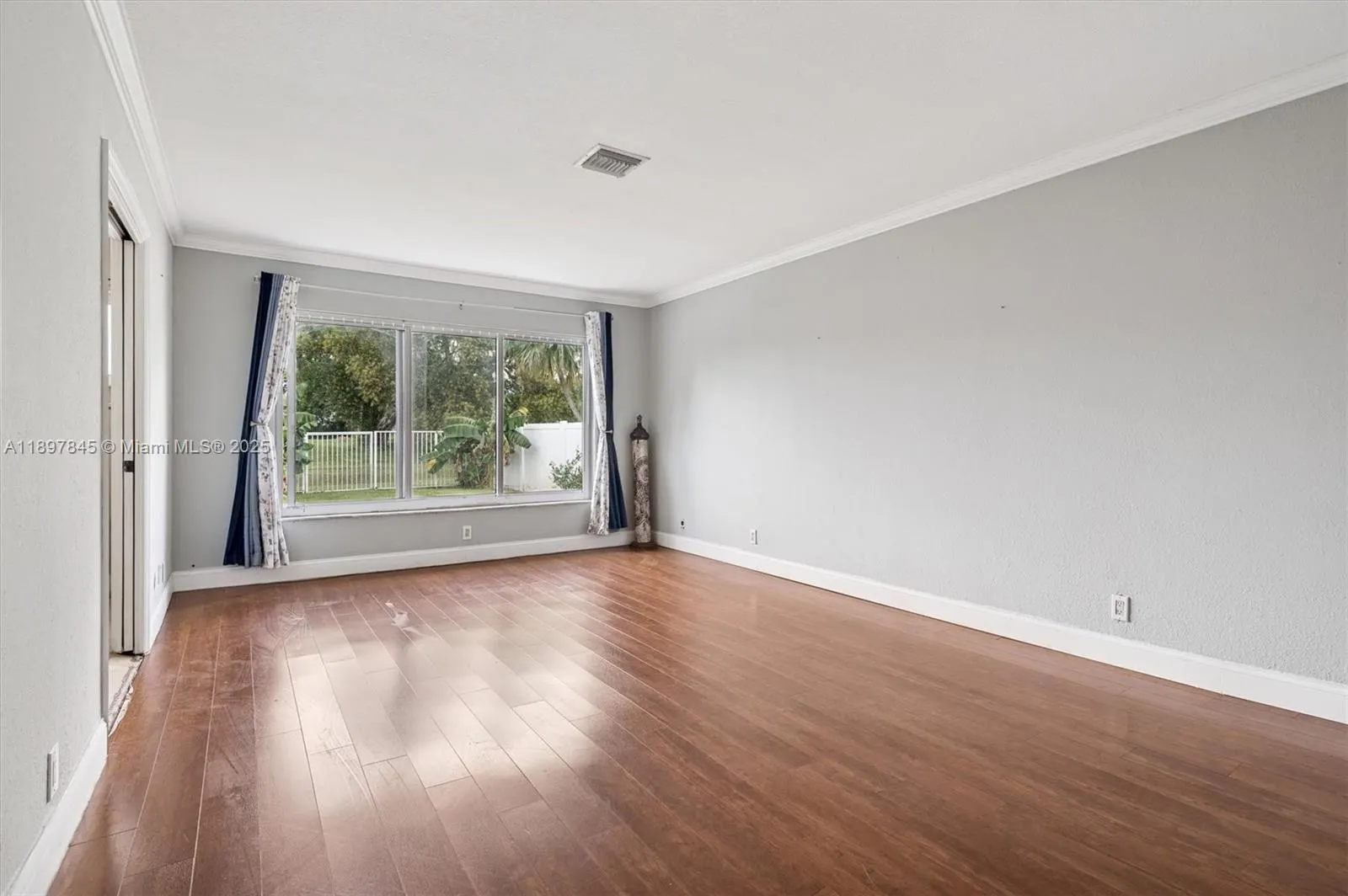 8271 Cassia Ter