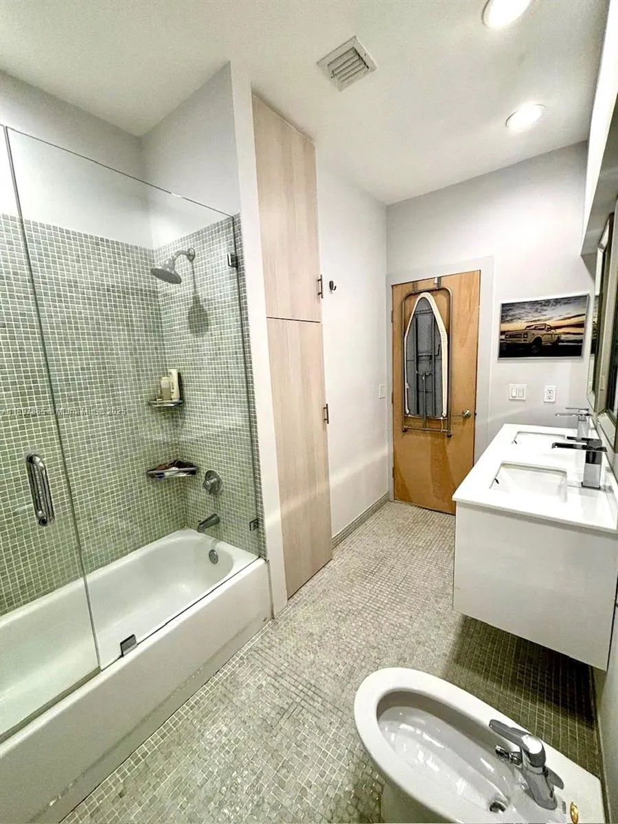 221 Jefferson Ave, #4