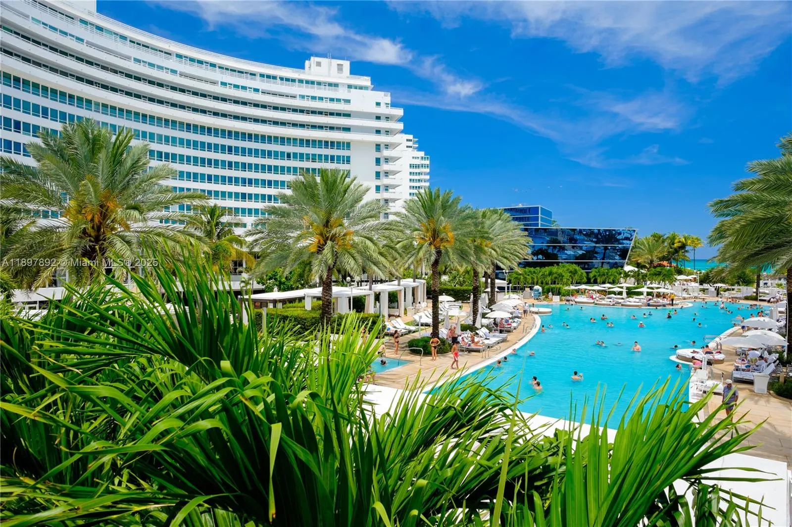 4391 Collins Ave, #1619