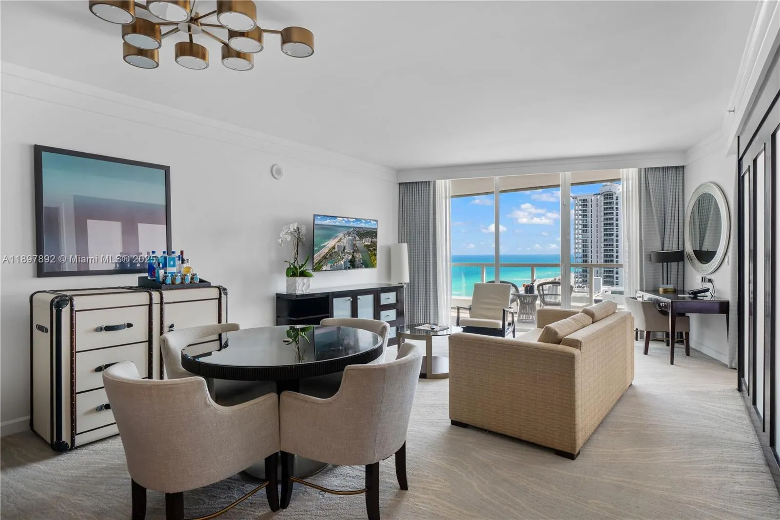 4391 Collins Ave, #1619