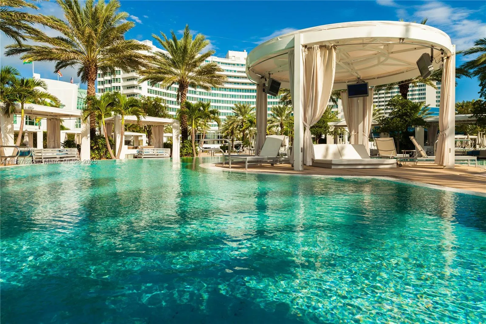 4391 Collins Ave, #1619