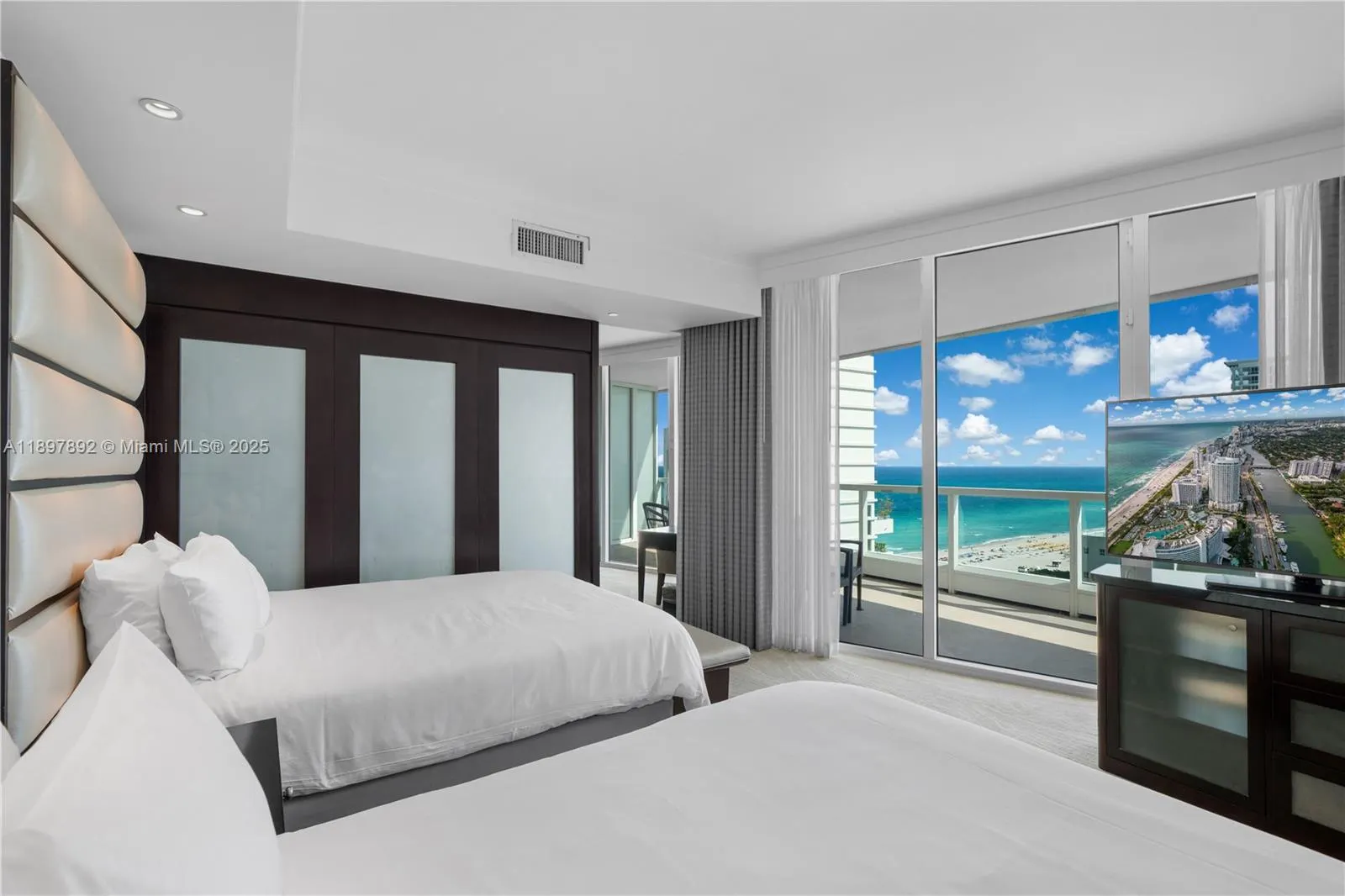 4391 Collins Ave, #1619