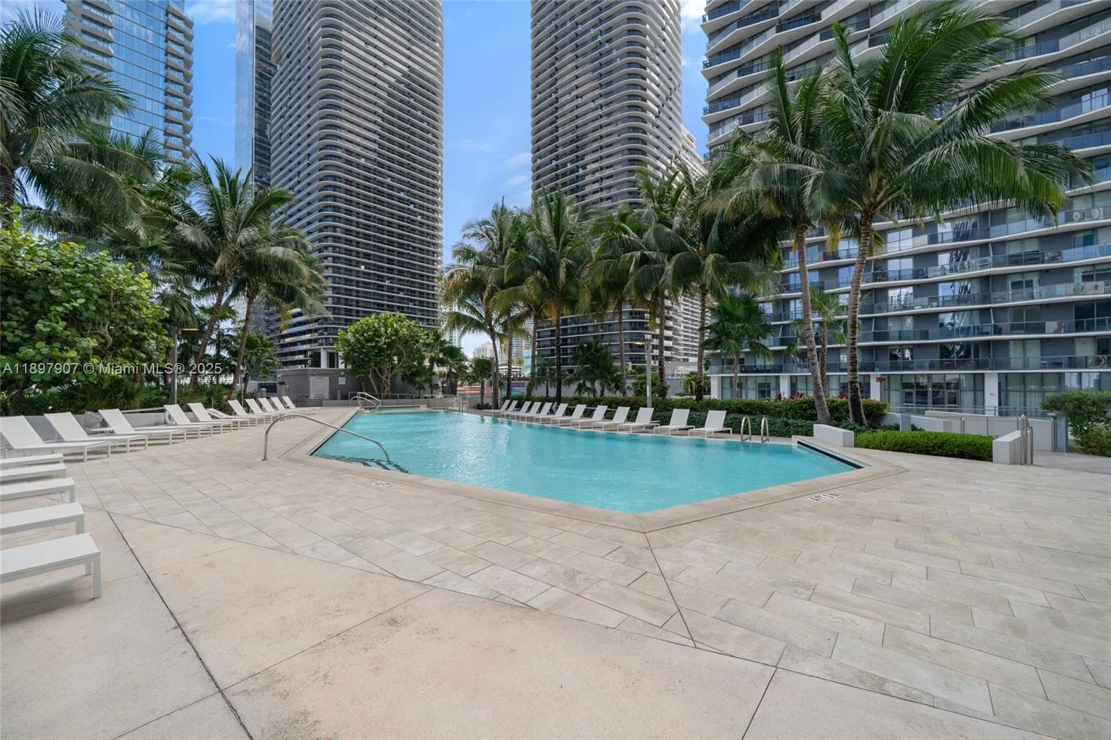 88 SW 7th St, #3910