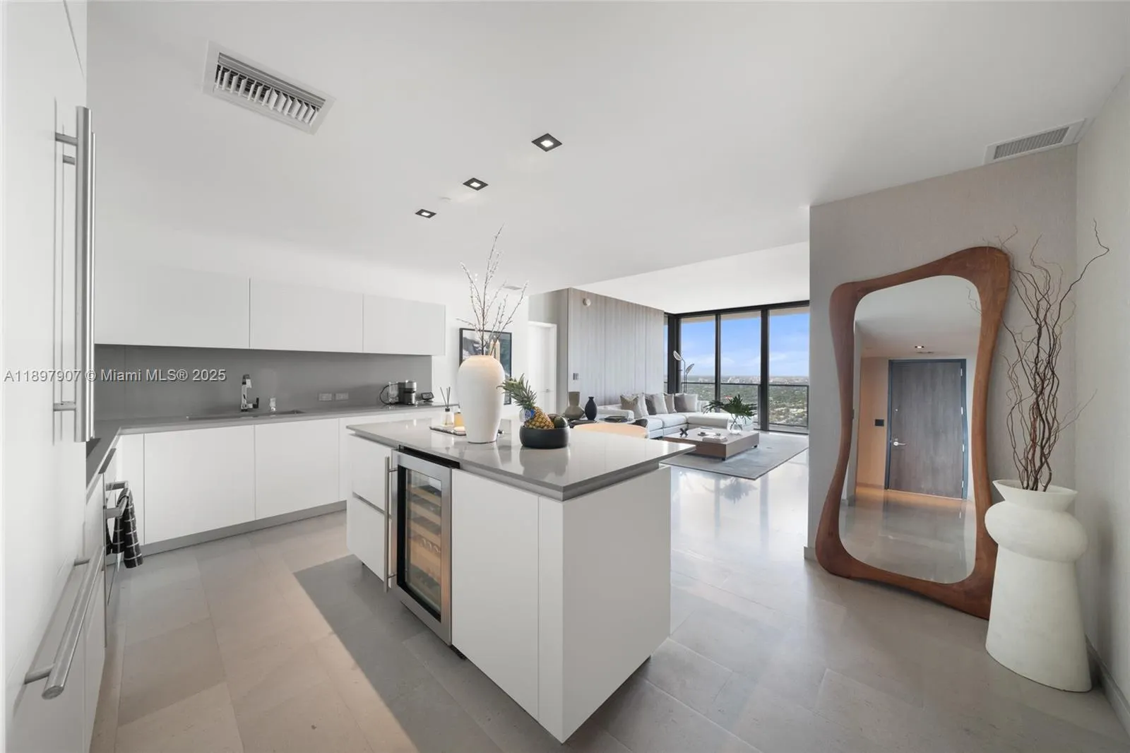 88 SW 7th St, #3910
