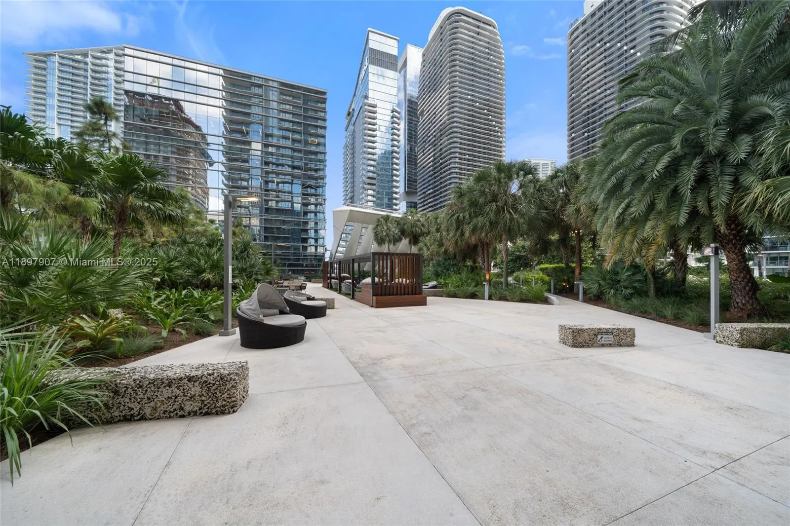 88 SW 7th St, #3910