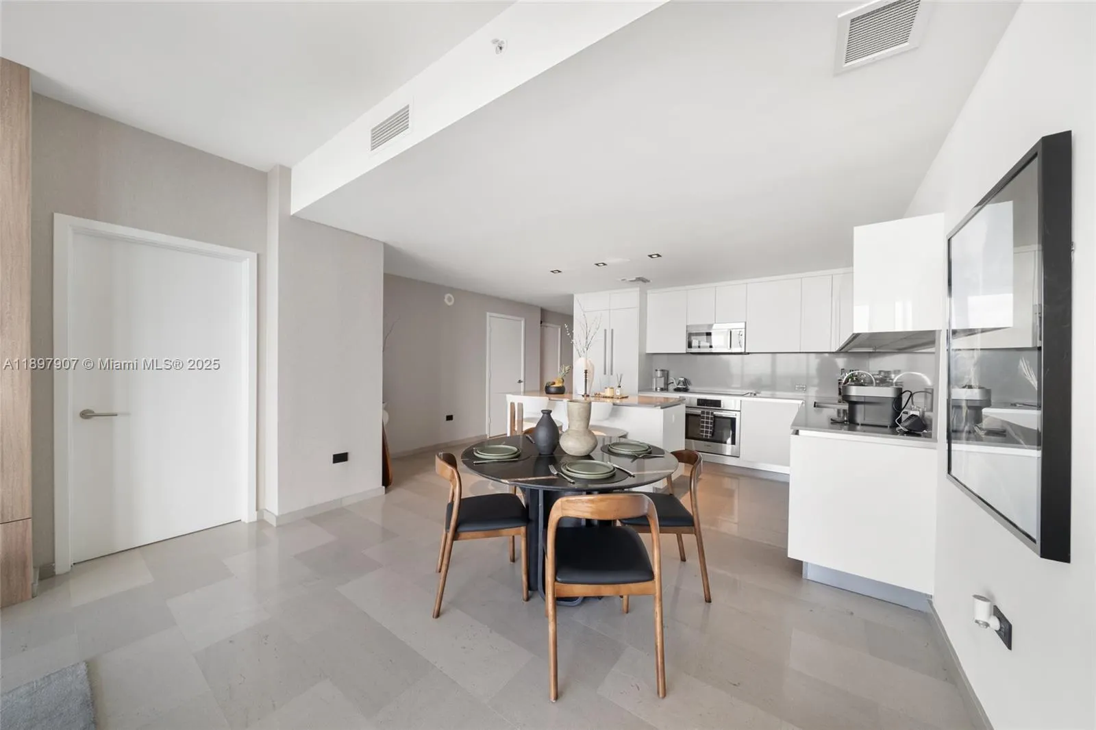 88 SW 7th St, #3910