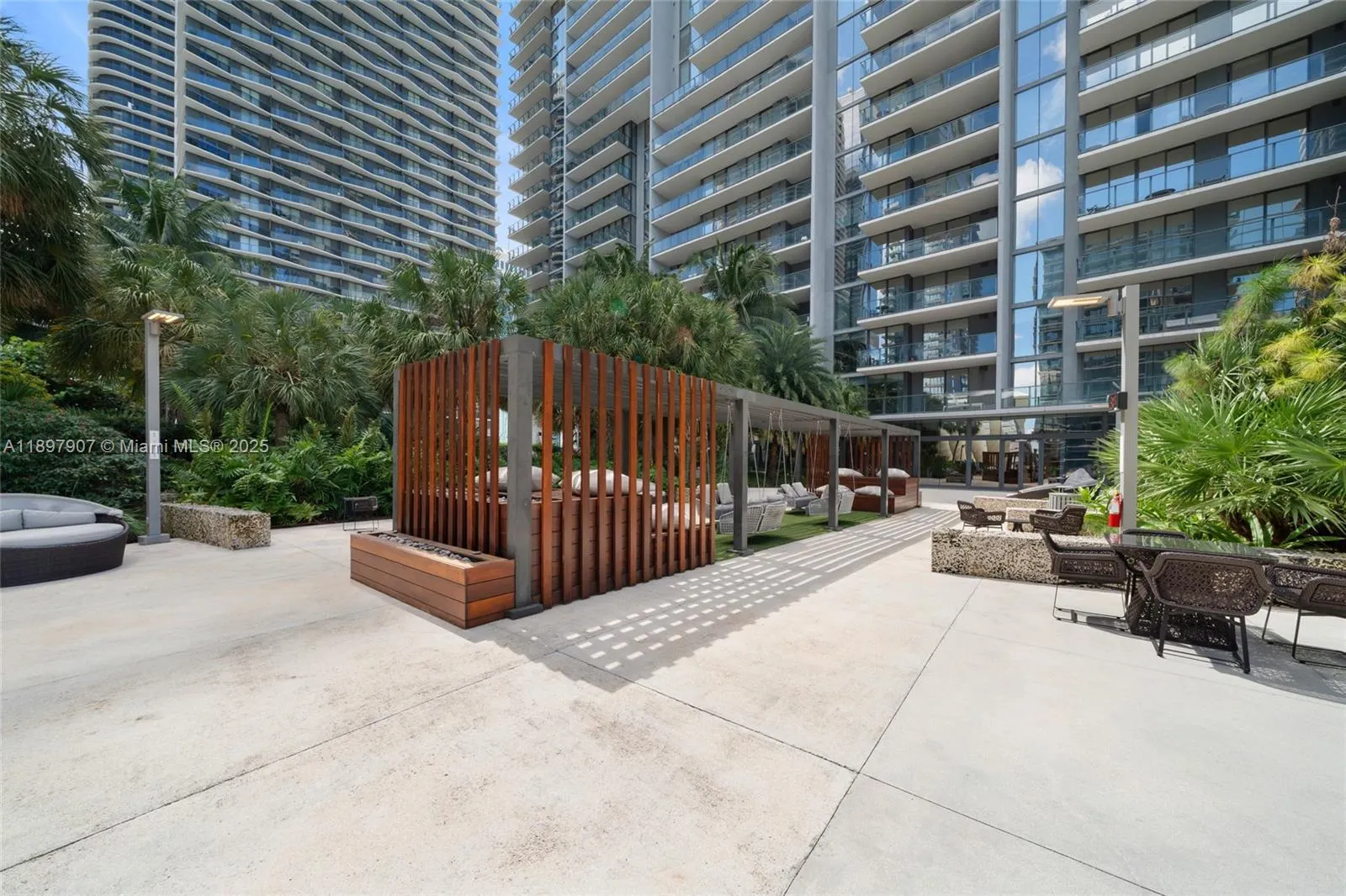88 SW 7th St, #3910