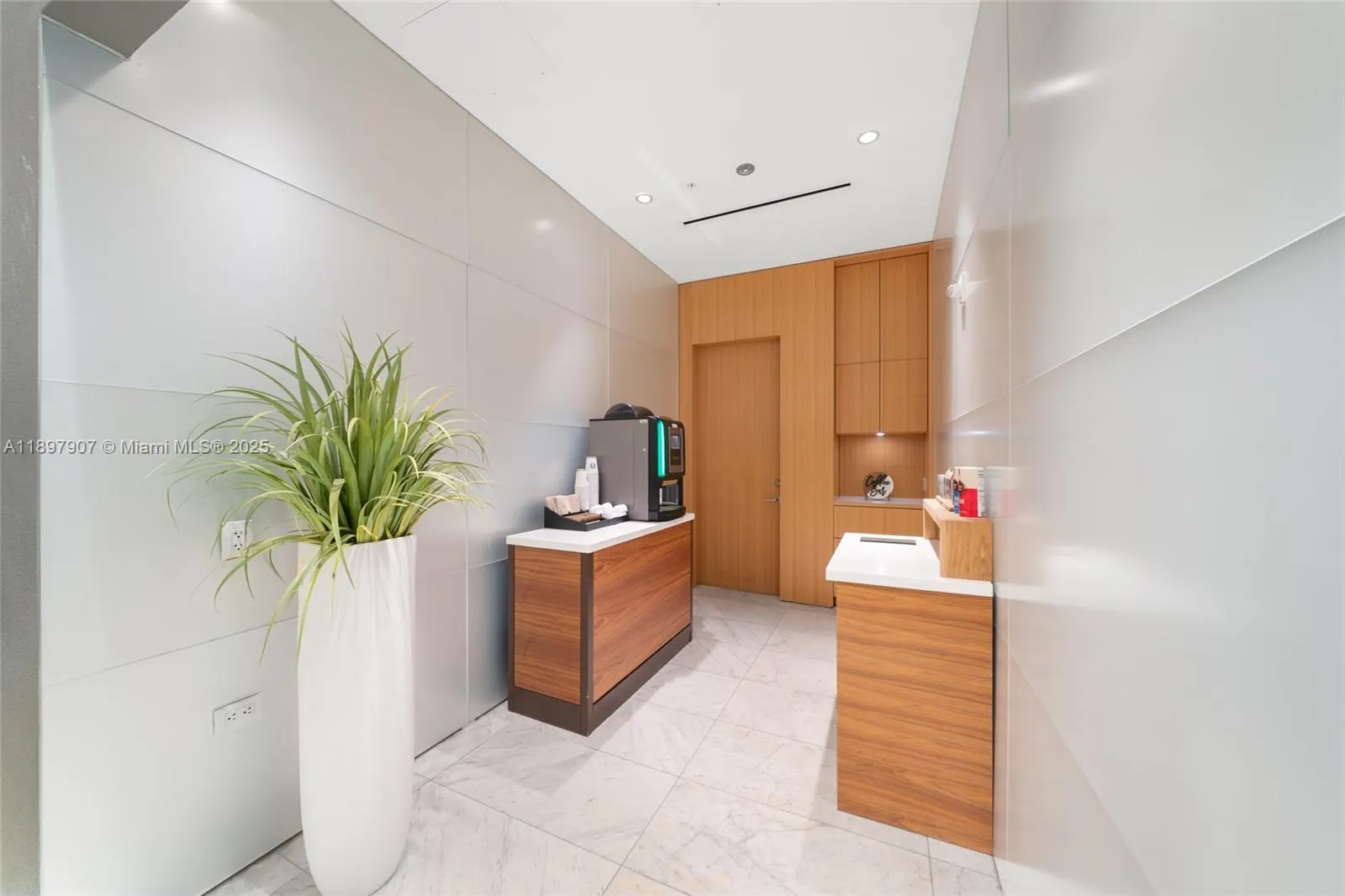 88 SW 7th St, #3910