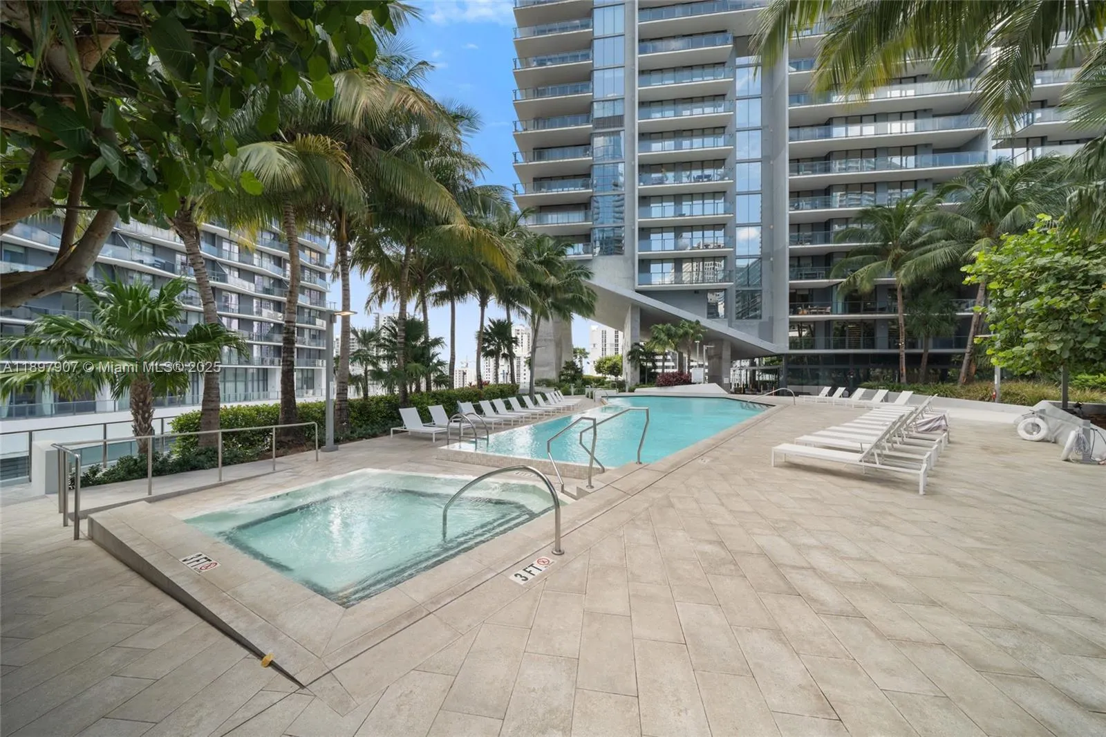 88 SW 7th St, #3910