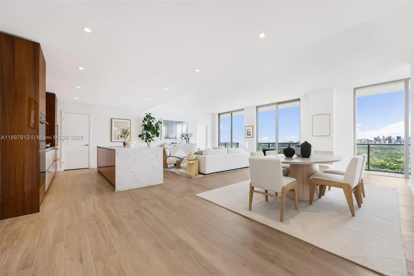 2678 Tigertail Ave, #1706