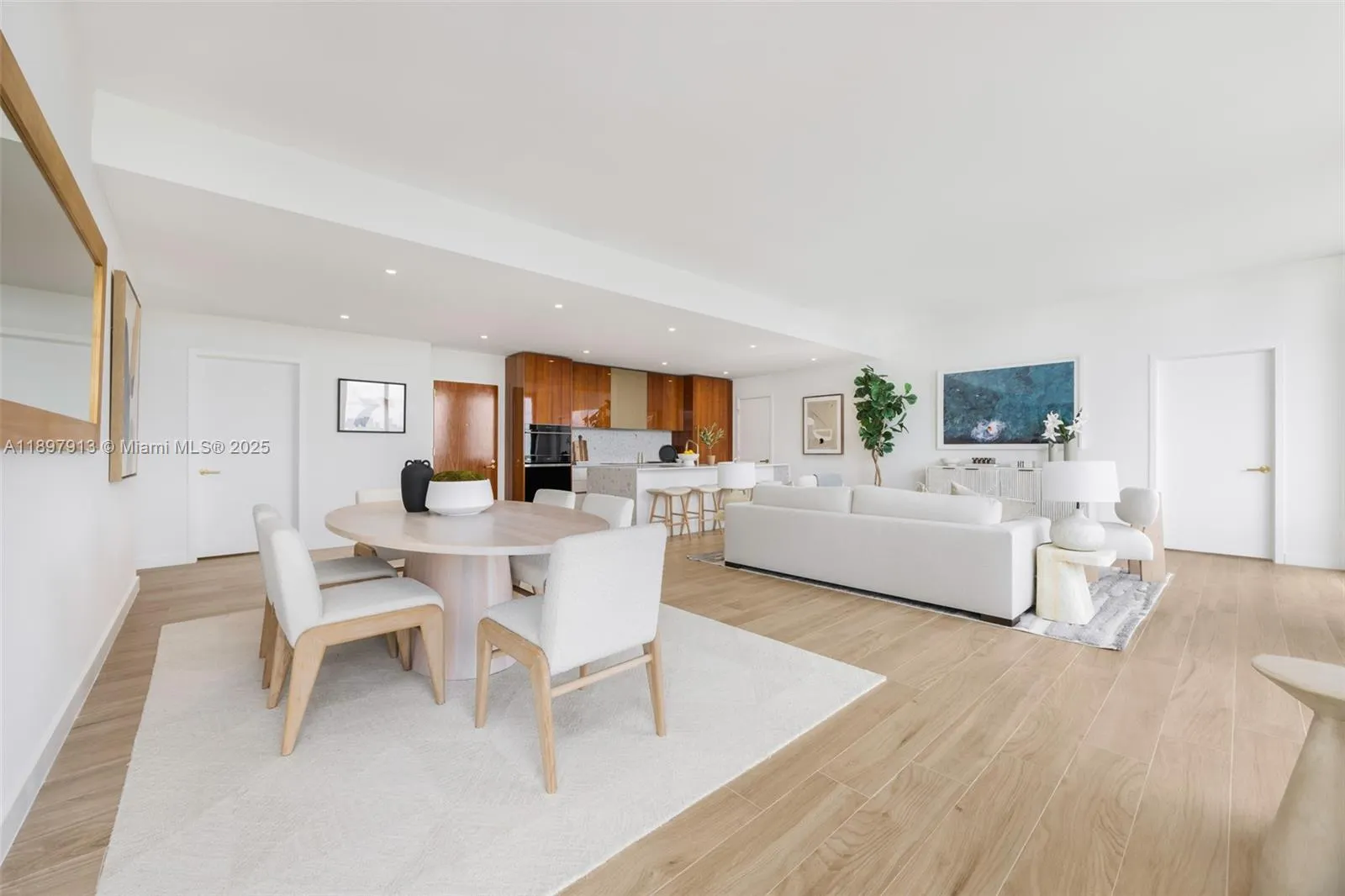 2678 Tigertail Ave, #1706