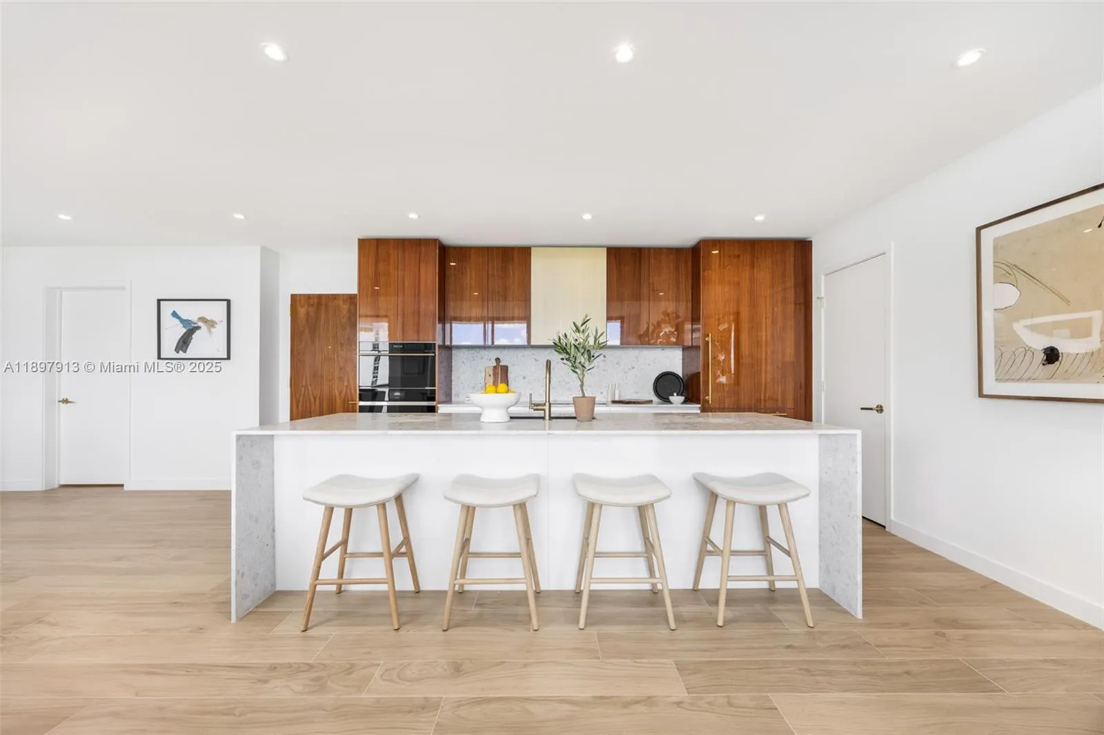 2678 Tigertail Ave, #1706