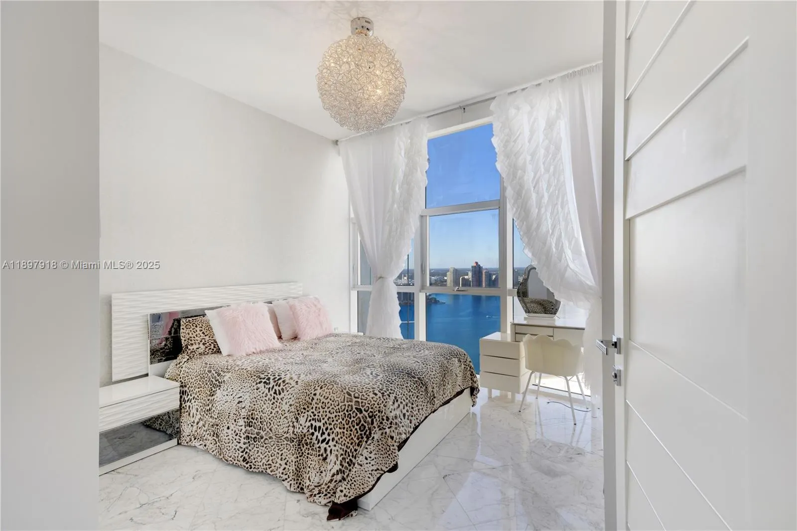 18101 Collins Ave, #4609