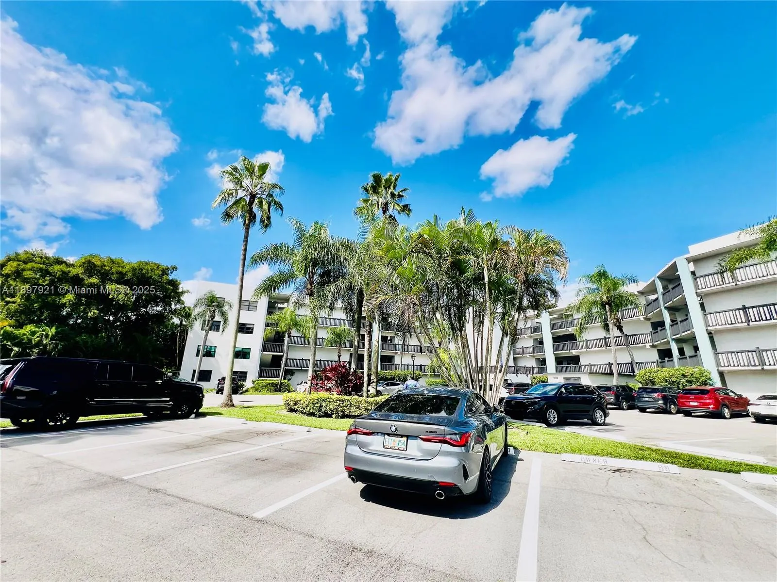 1021 Mockingbird Ln, #215