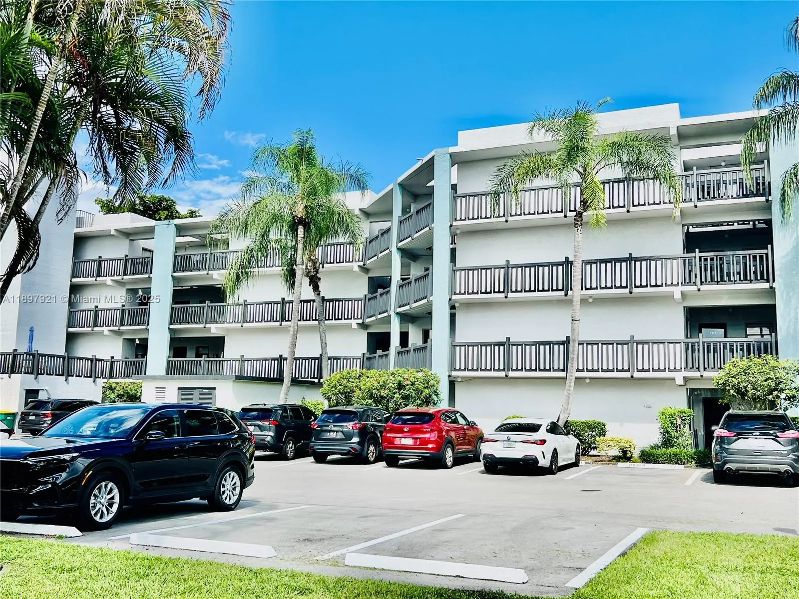 1021 Mockingbird Ln, #215