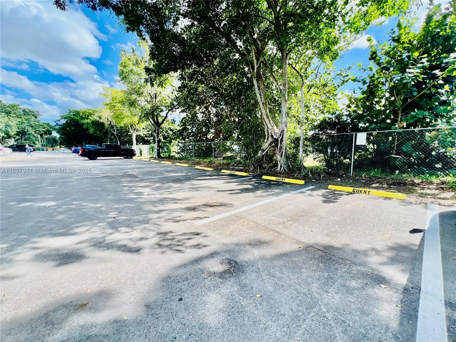 1021 Mockingbird Ln, #215