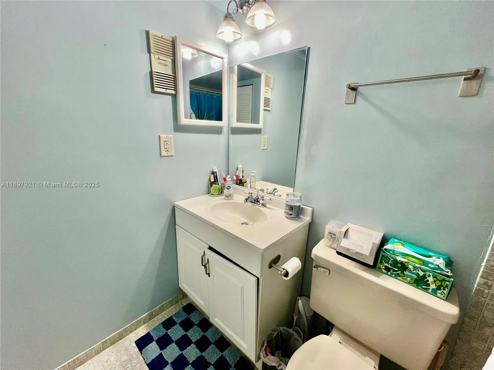1021 Mockingbird Ln, #215
