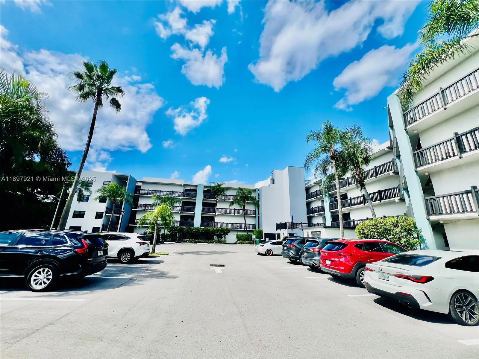 1021 Mockingbird Ln, #215