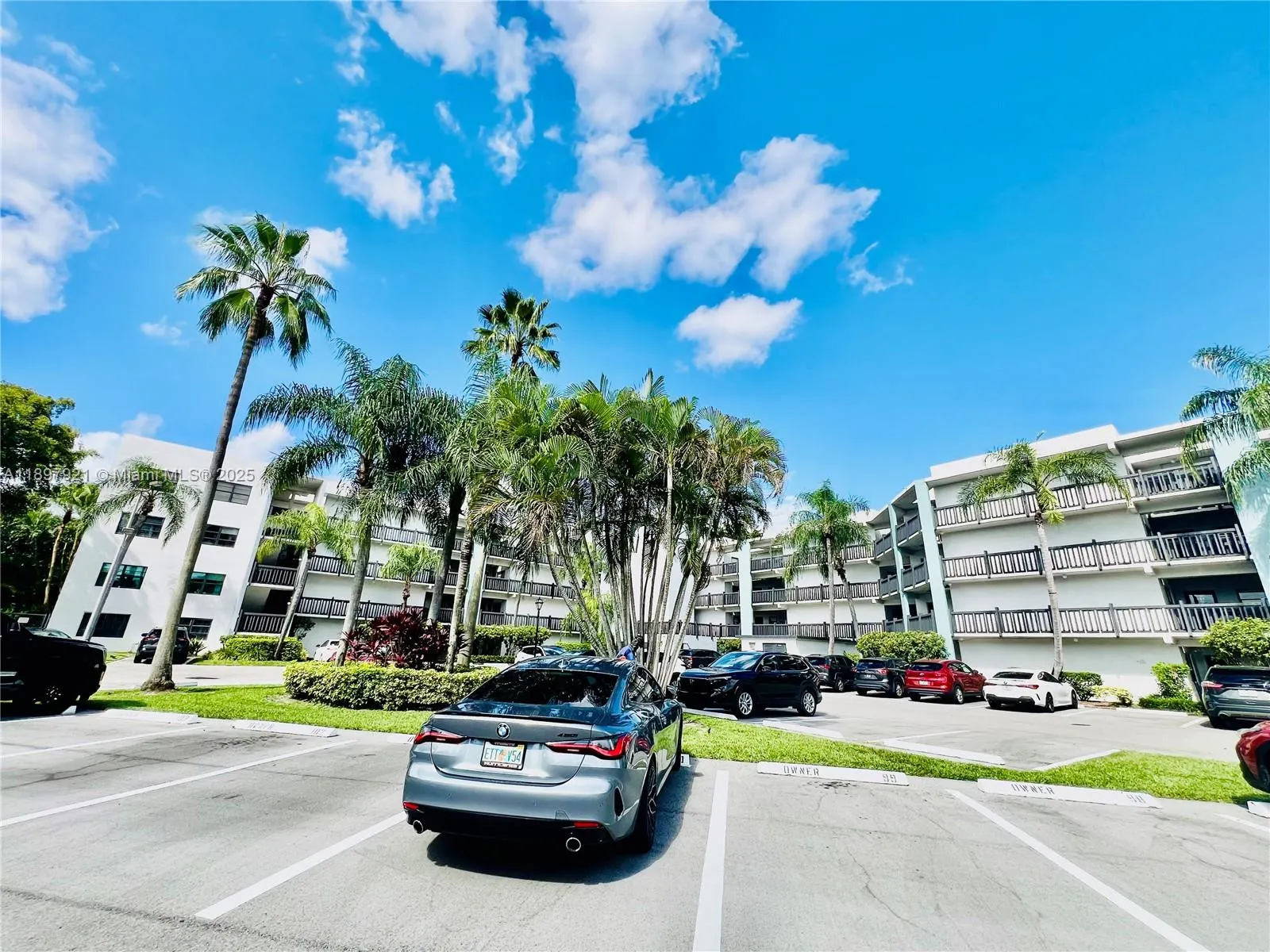 1021 Mockingbird Ln, #215