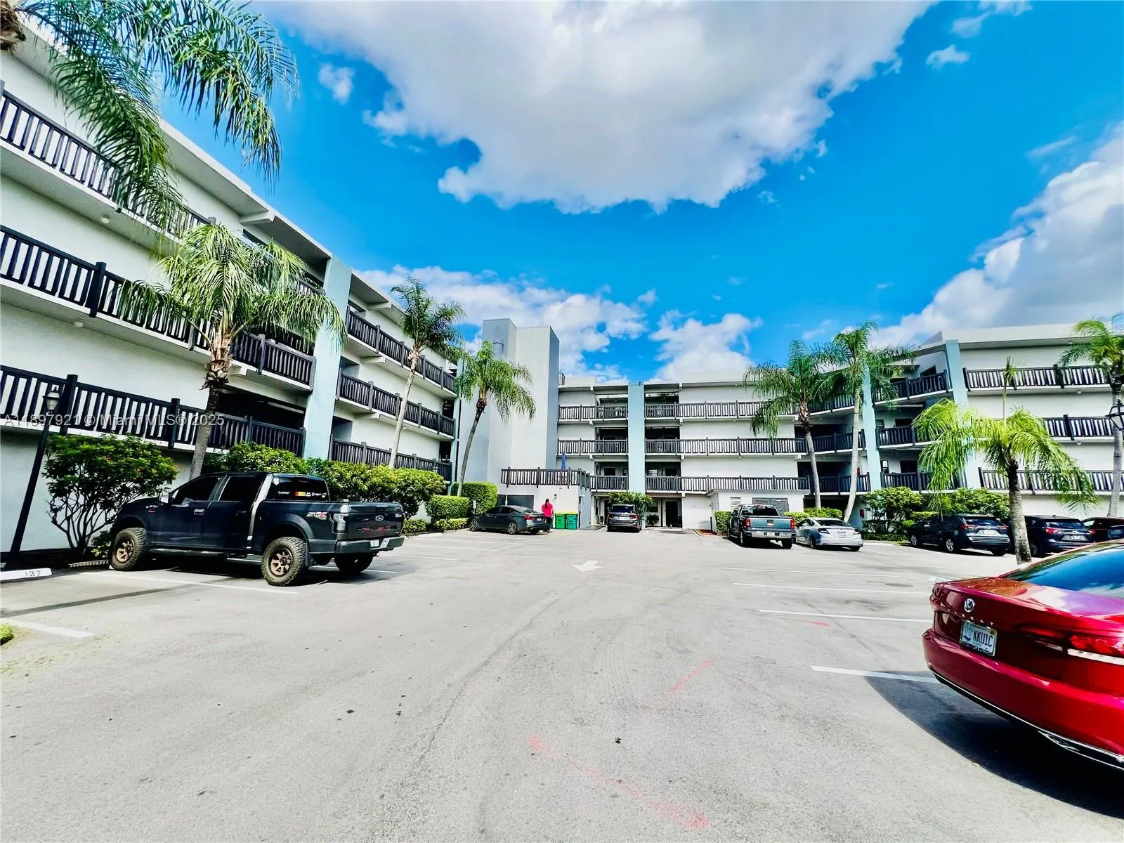 1021 Mockingbird Ln, #215