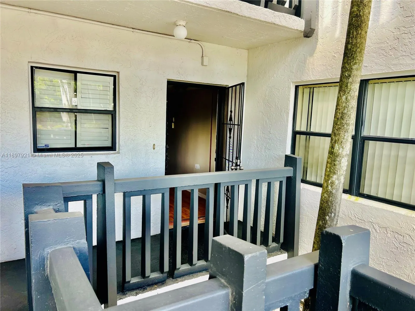1021 Mockingbird Ln, #215